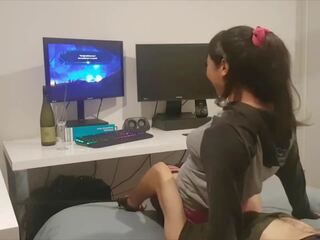 Gamer girl face sitting farts