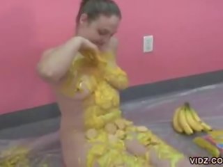 Naked filthy whore Danni doing a banana split